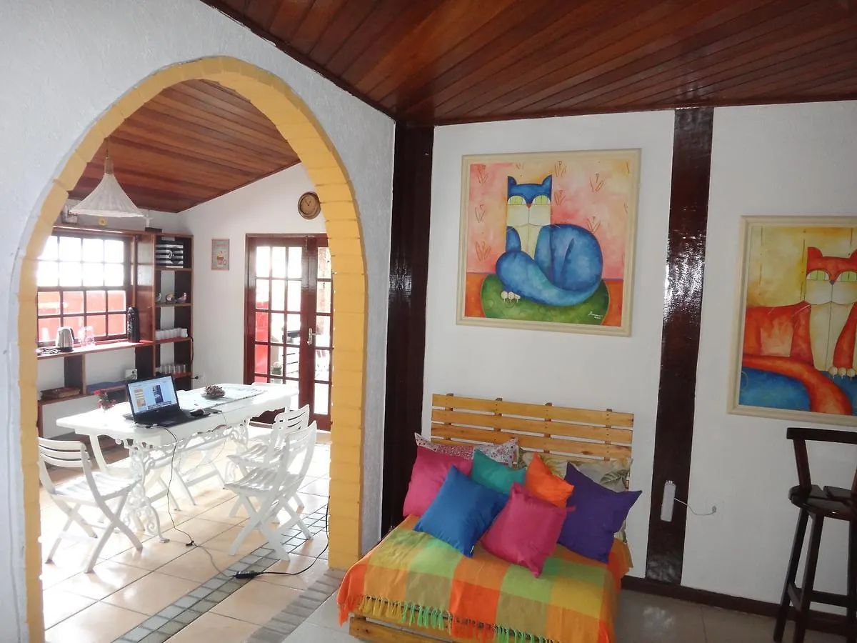 Albergue Solo Buziano Guest House Búzios Brasil